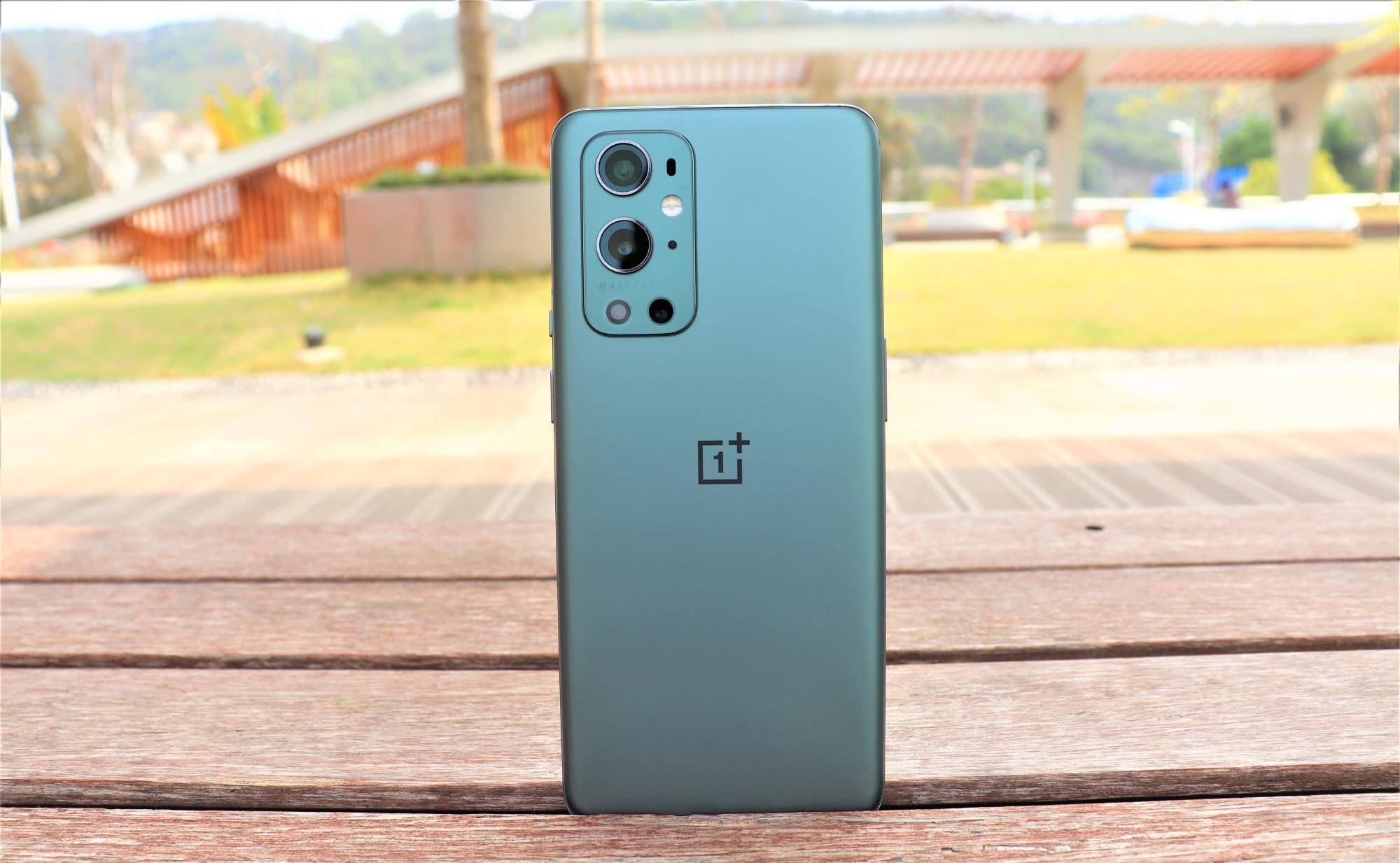 先给一加9pro的这三个颜色排个名,个人感觉是:黑洞>绿洲>闪银.