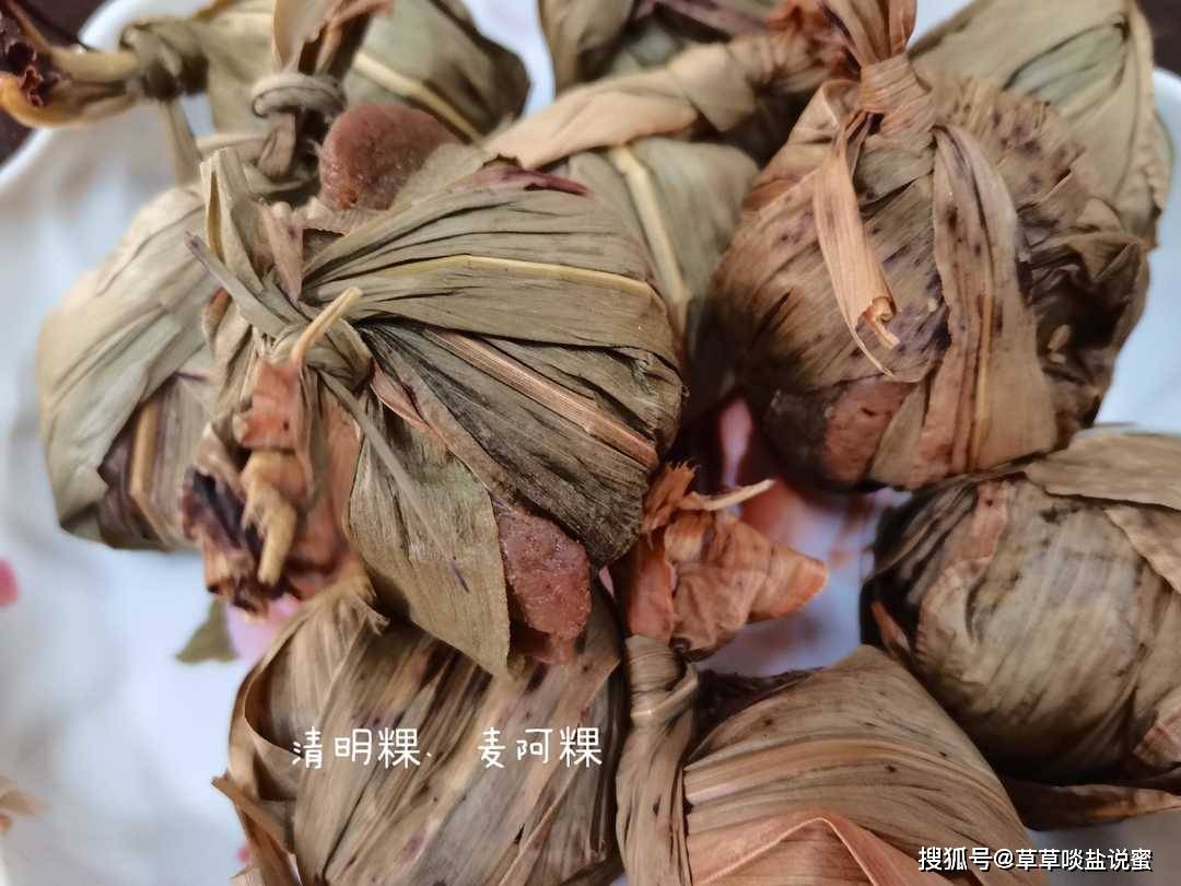 老城区到处都有得卖的清明粿,又称为麦阿粿,亦或是黑包粿