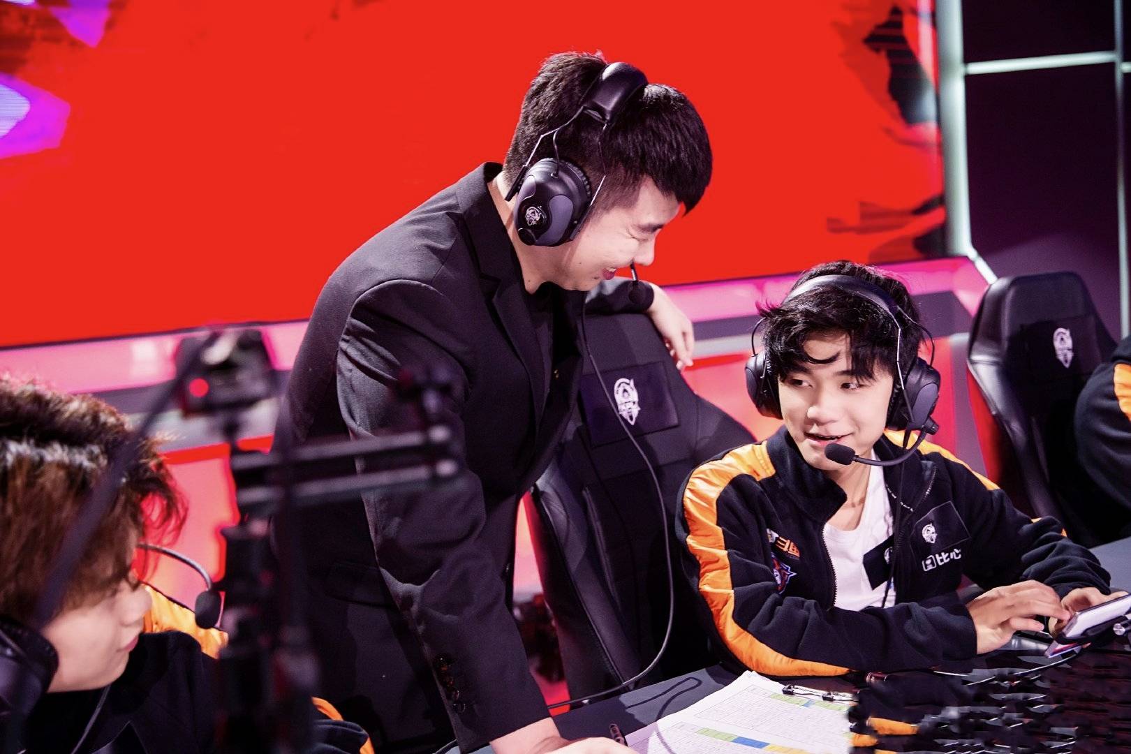 战队决策失误多可怕?dyg人气值跌到谷底,一手好牌打的稀烂_小义