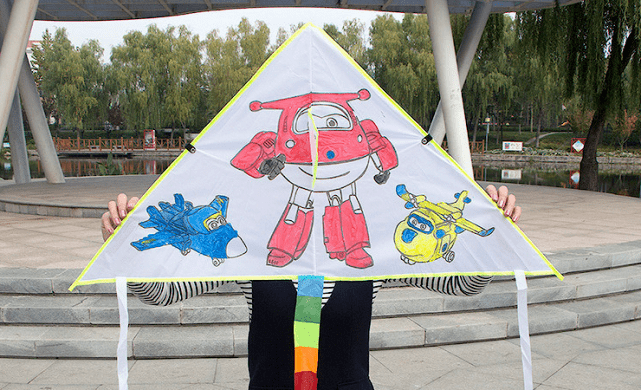卧龙湾邀请您带着家人朋友来玩网红风筝，免费送手工风筝