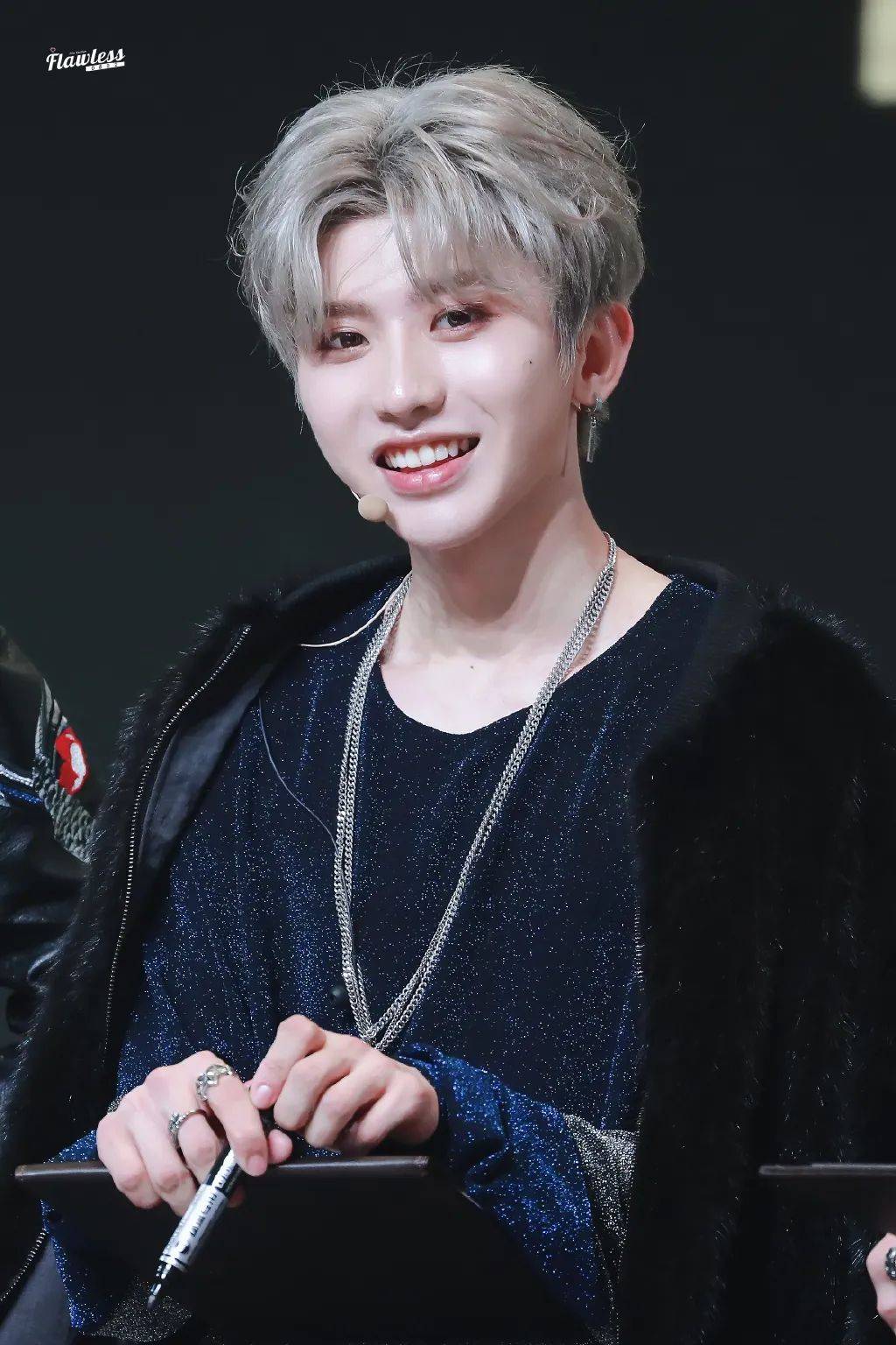 蔡徐坤壁纸:盛世美颜来了,这个发色的坤坤真的是我的心头爱呀