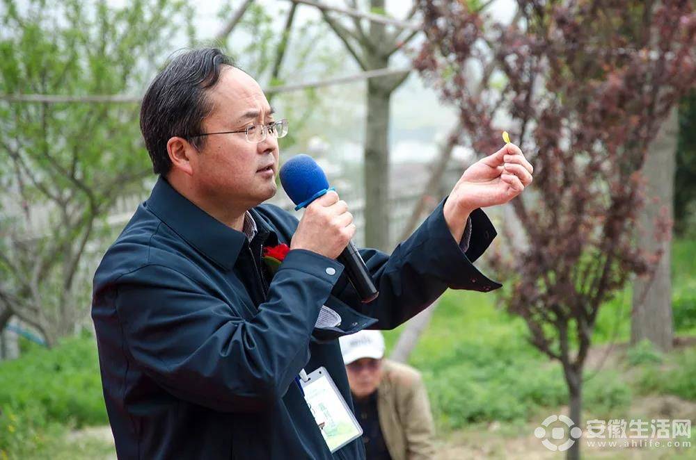 万山镇党委副书记,镇长潘劲松致欢迎辞赛前,万山镇党委副书记,镇长