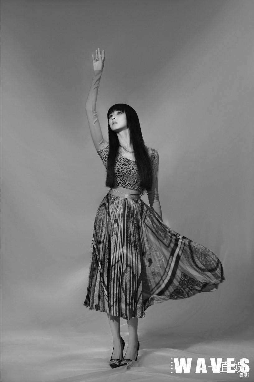 胡静珍珠头纱蒙面大片曝光异域风情独显魅力