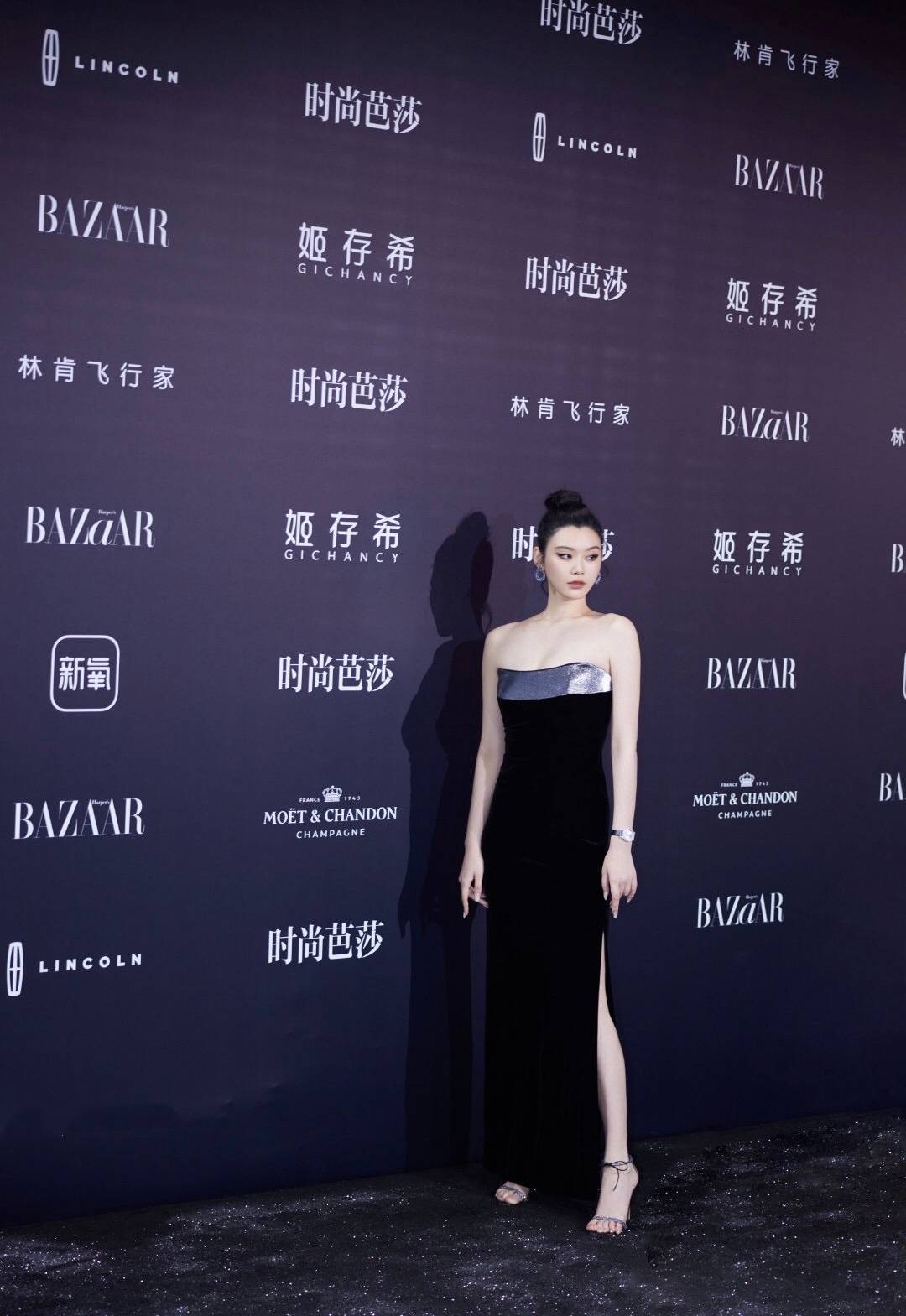 全员惊艳的芭莎红毯这两条裙子美得最瞩目