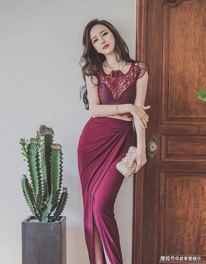 美女穿透视纱裙尺度大开双腿修长优雅上围圆润饱满