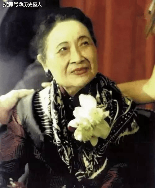 原创宋美龄和宋庆龄都受过高等教育却为何染上烟瘾
