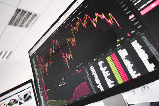 国芳集团诡异走势引热议 投资者疑遭“老师荐股