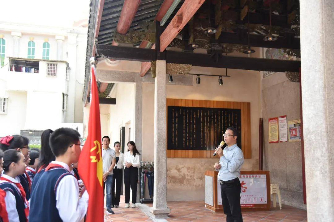 缅先烈学党史践行初心使命龙湖区陈厝合小学开展革命传统教育实践活动