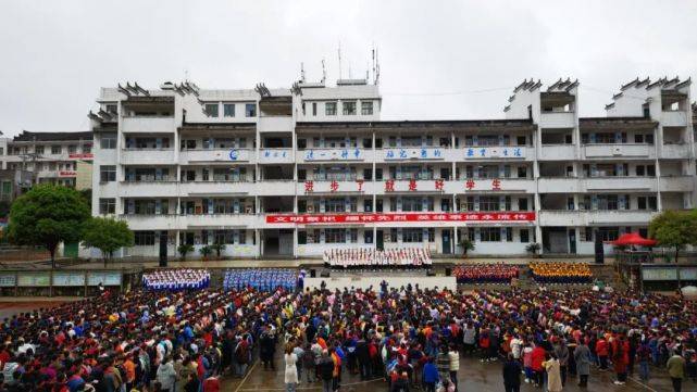 文明祭祀缅怀先烈英雄事迹永流传在花垣县二小清明节活动会上的发言