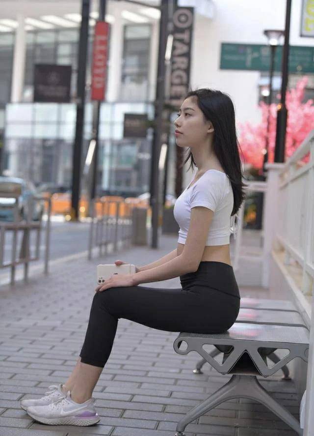 时尚小姐姐穿搭身材好看 e5865b0345fd4fdd9af88a1038b91718.jpeg