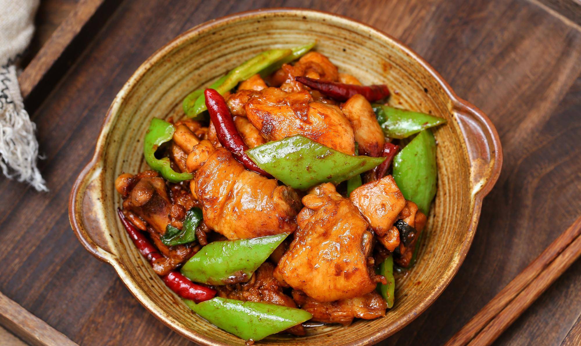 比黄焖鸡还好吃的辣炒鸡块麻辣鲜香肉质不柴不硬就是太费米饭