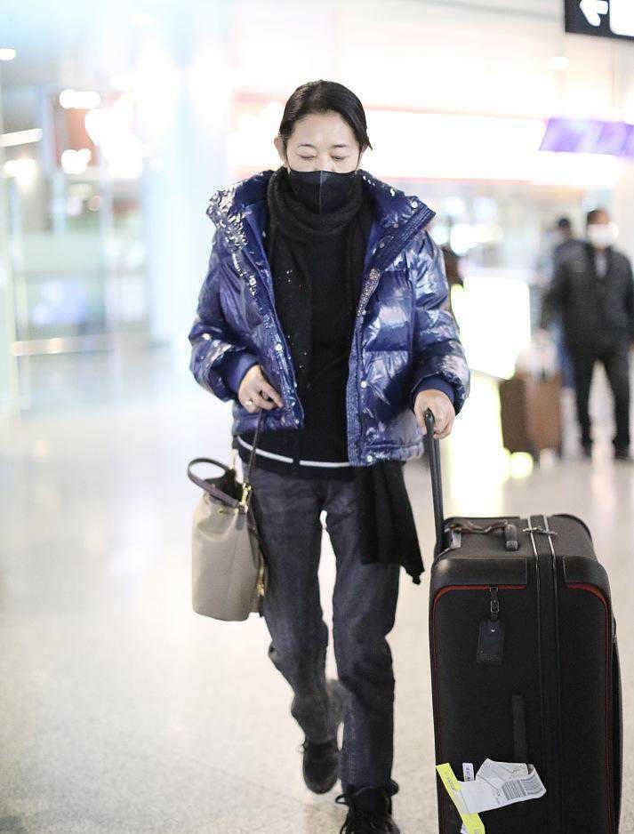 亮面羽绒服怎么搭配裤子 b51347aa84814361906960bbd6e920c3.jpeg