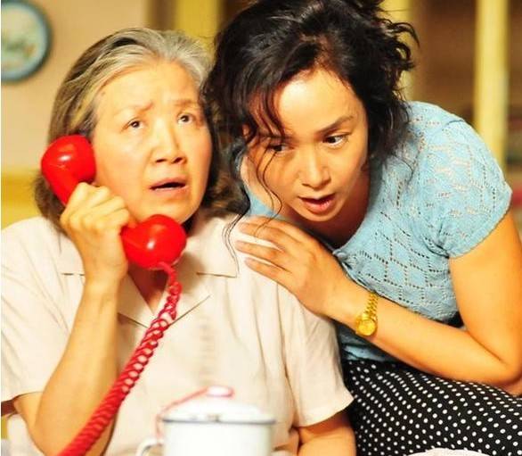 谢霆锋照片网友晒王菲谢霆锋散步照片二人宛若老夫老妻