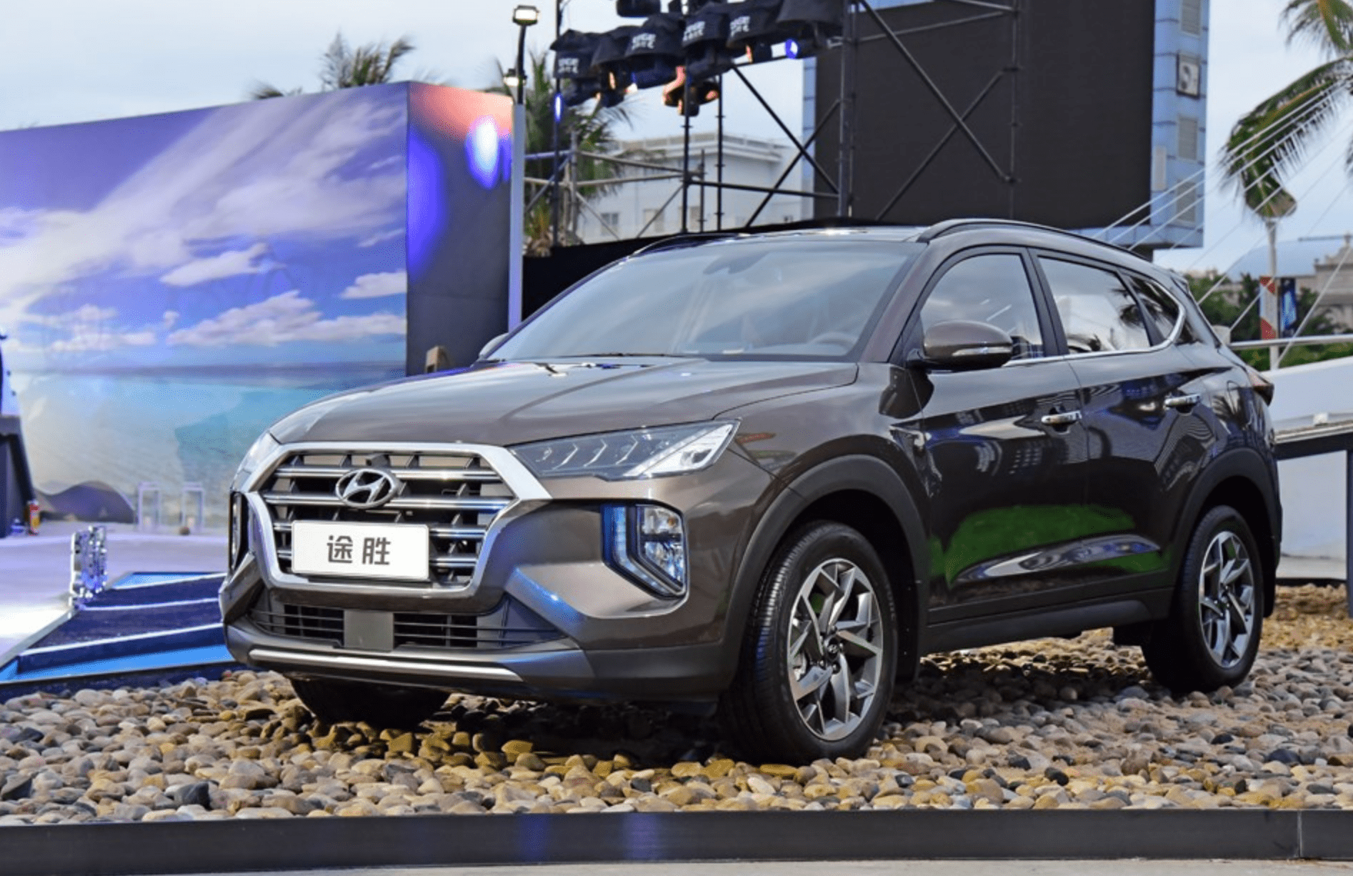 回顾前世今生解读第五代途胜l的设计美学