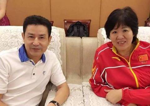 他的前妻王丽丽因为被困在火车底部而被杀,伤心欲绝的陈忠和多年未嫁