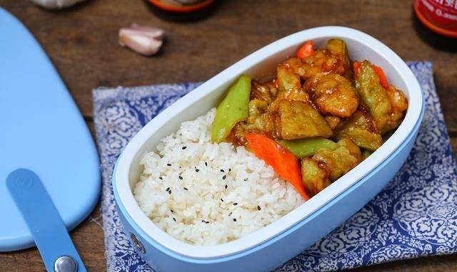 老公上班沒地方吃飯,媳婦親手準備愛心午餐,色香味俱全營養十足