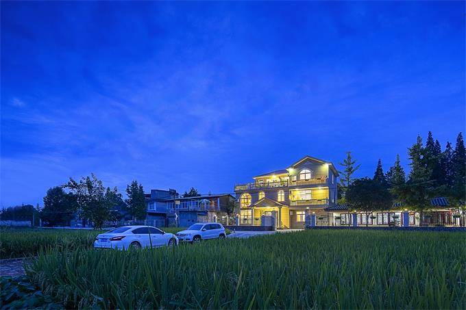 四川崇州元通古镇崇文居森林酒店坐拥千亩农场蔬果阵势浩大