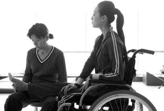 因机器故障高位截肢,惨遭未婚夫抛弃,现在她到底怎么样了?_刘岩