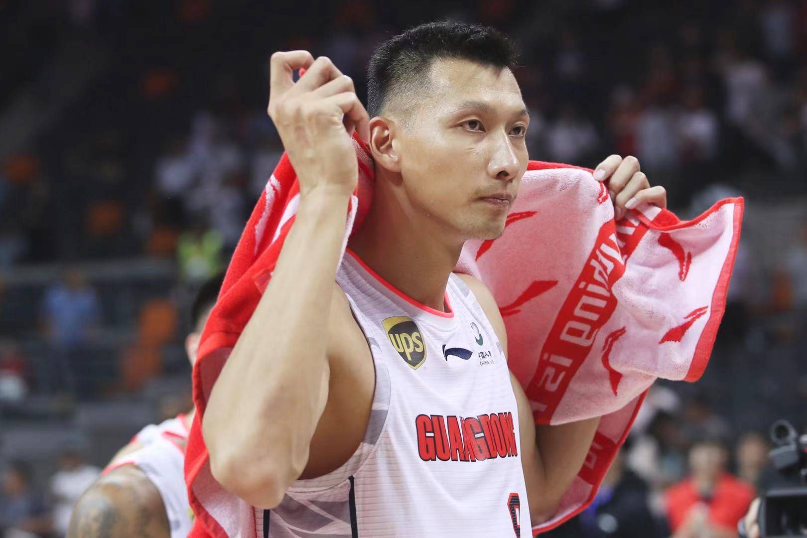 汤普森加盟广东内线终于补强与辽宁还是37开易建联不会复出