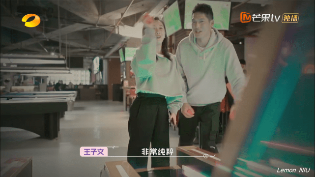 只是说自己从小在美国长大,放弃了谷歌的工作,在这里帮忙父亲打理投资