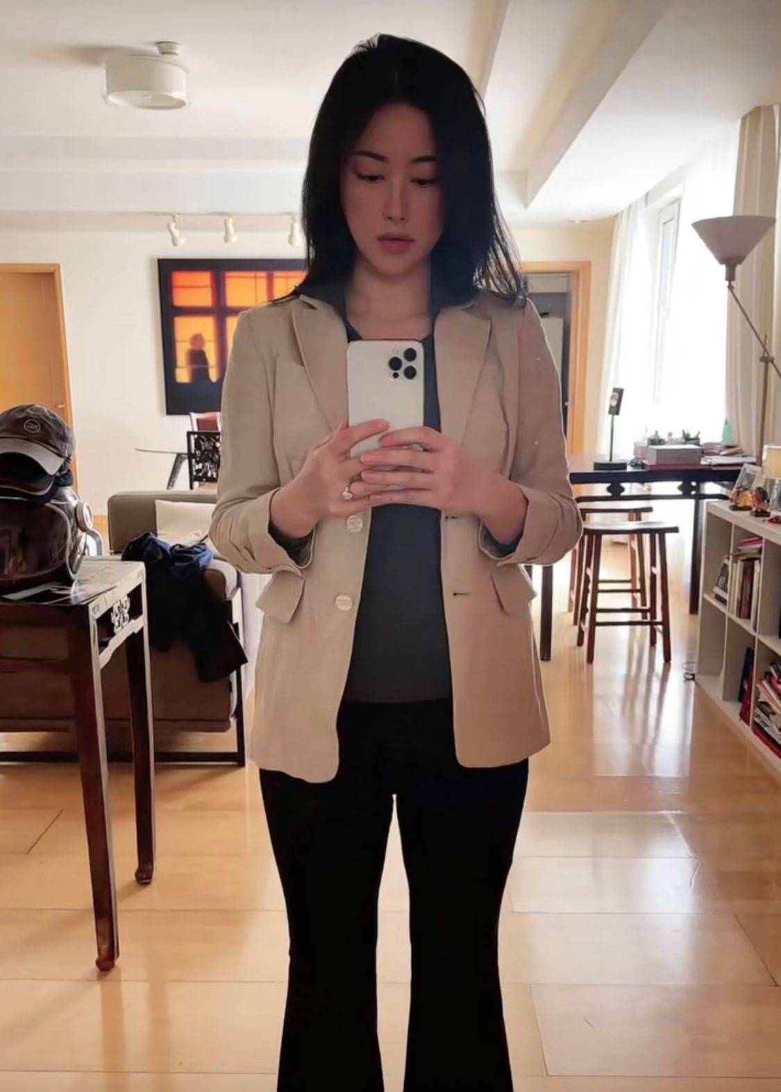 "顶级白富美"朱珠晒孕照豪宅意外曝光!戴鸽子蛋罕见炫富,太美