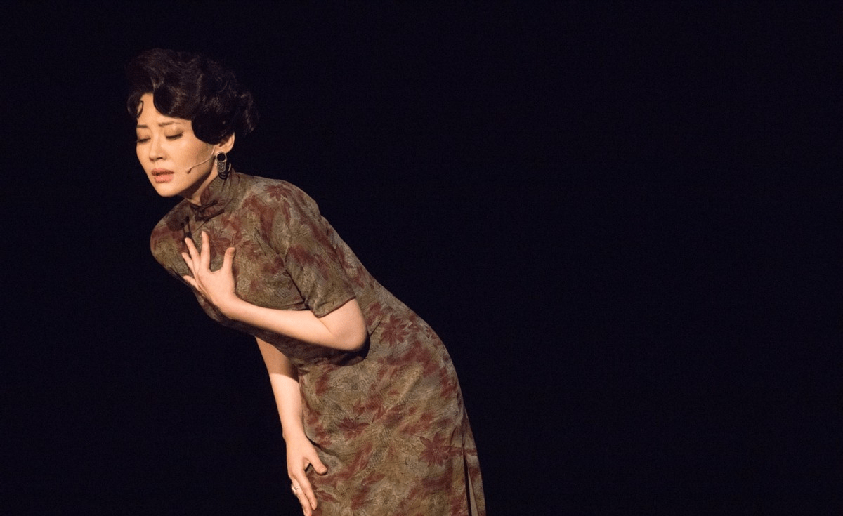 原创许晴穿旗袍虽然秀身材但这么花枝招展的样子有点让人不敢恭维