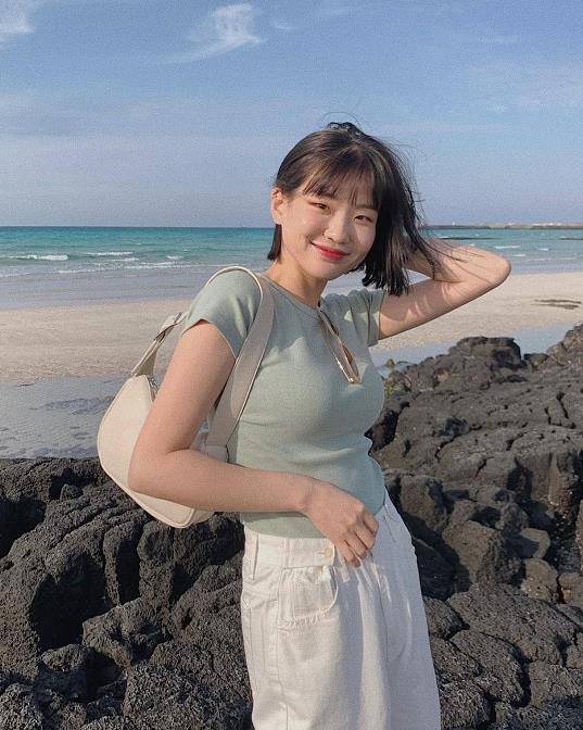怎么让自己看起来有气质成熟 d35df3db81564f4396adc2604e2e2398.jpeg