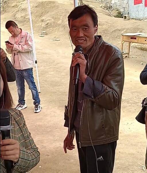 山东拉面哥程运付不卖拉面走起朱之文的路线唱起了歌