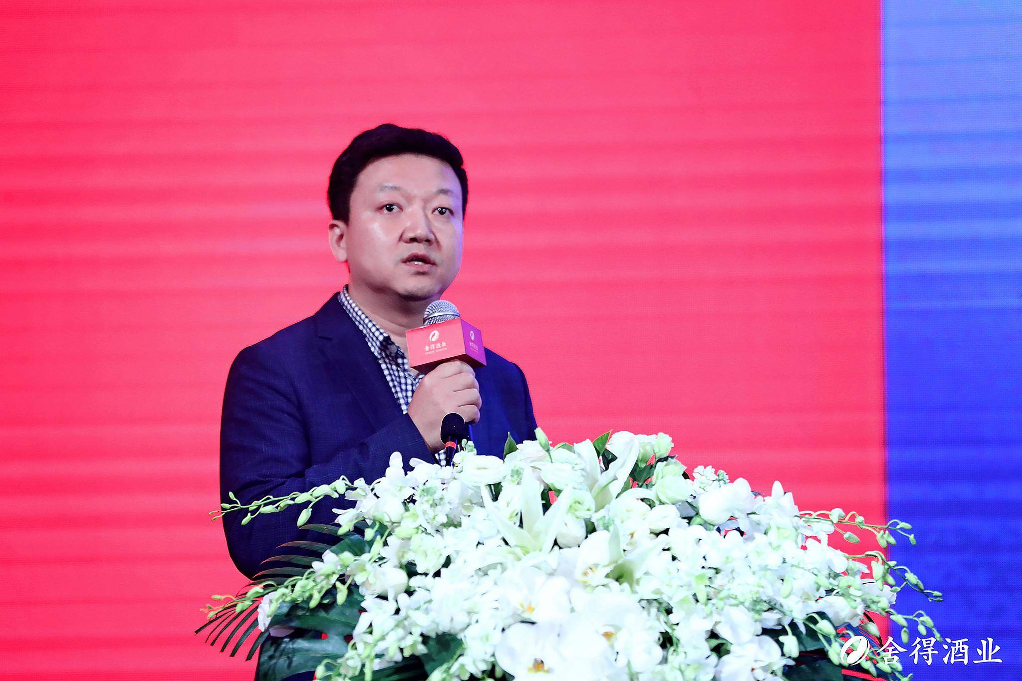 幸福集团董事长_国岳集团董事长图片(2)