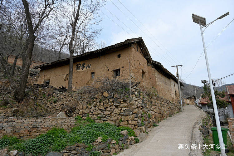 深山小村藏百年豪宅，有绣楼和密道，村人清明节才回来看看