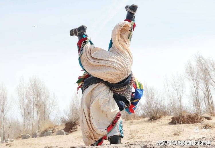 蔓殊莎华影像博克蒙古摔跤独特风格