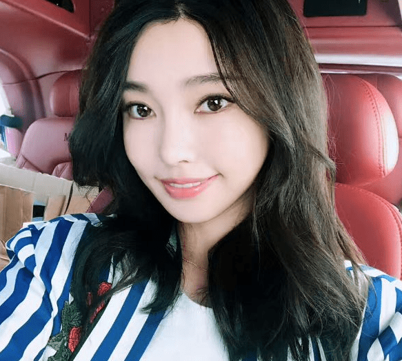 原创被王晶发掘时才大二靠拍三部戏狂捞26亿如今成为最美晶女郎