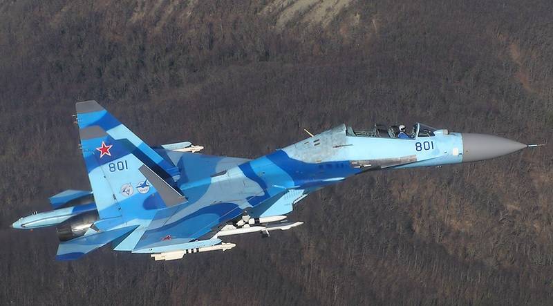 苏-35ub的敞篷飞行在飞行前这架苏-35ub进行了地面准备,并把后座给