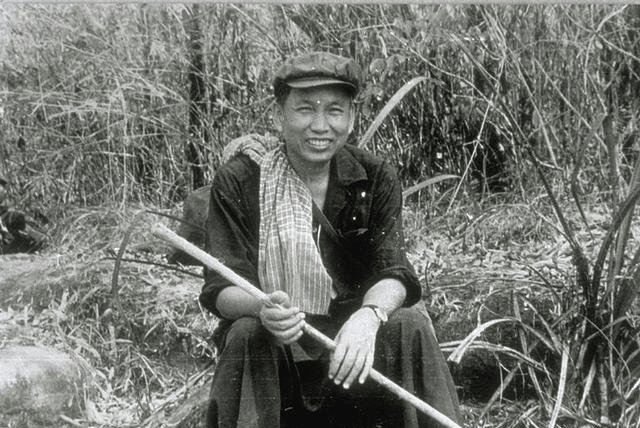 波尔布特自己戴着手表却禁止柬埔寨百姓拥有私人财产