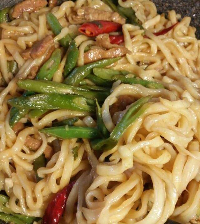 焖面的家常做法豆角猪肉焖面 1da70df4f3354396ae7416f422de9342.jpeg