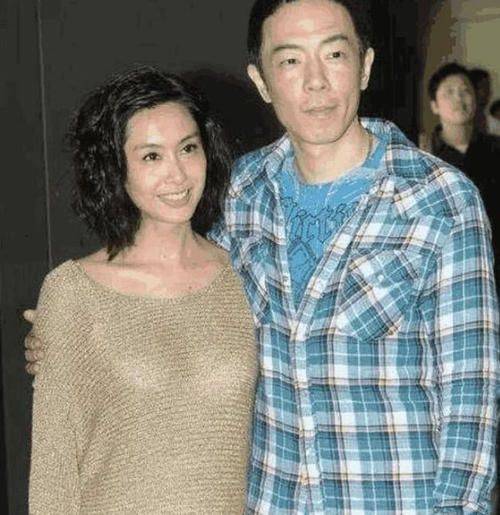 朱茵穿丁字连体泳衣,身材热辣,曝周星驰不结婚原因?