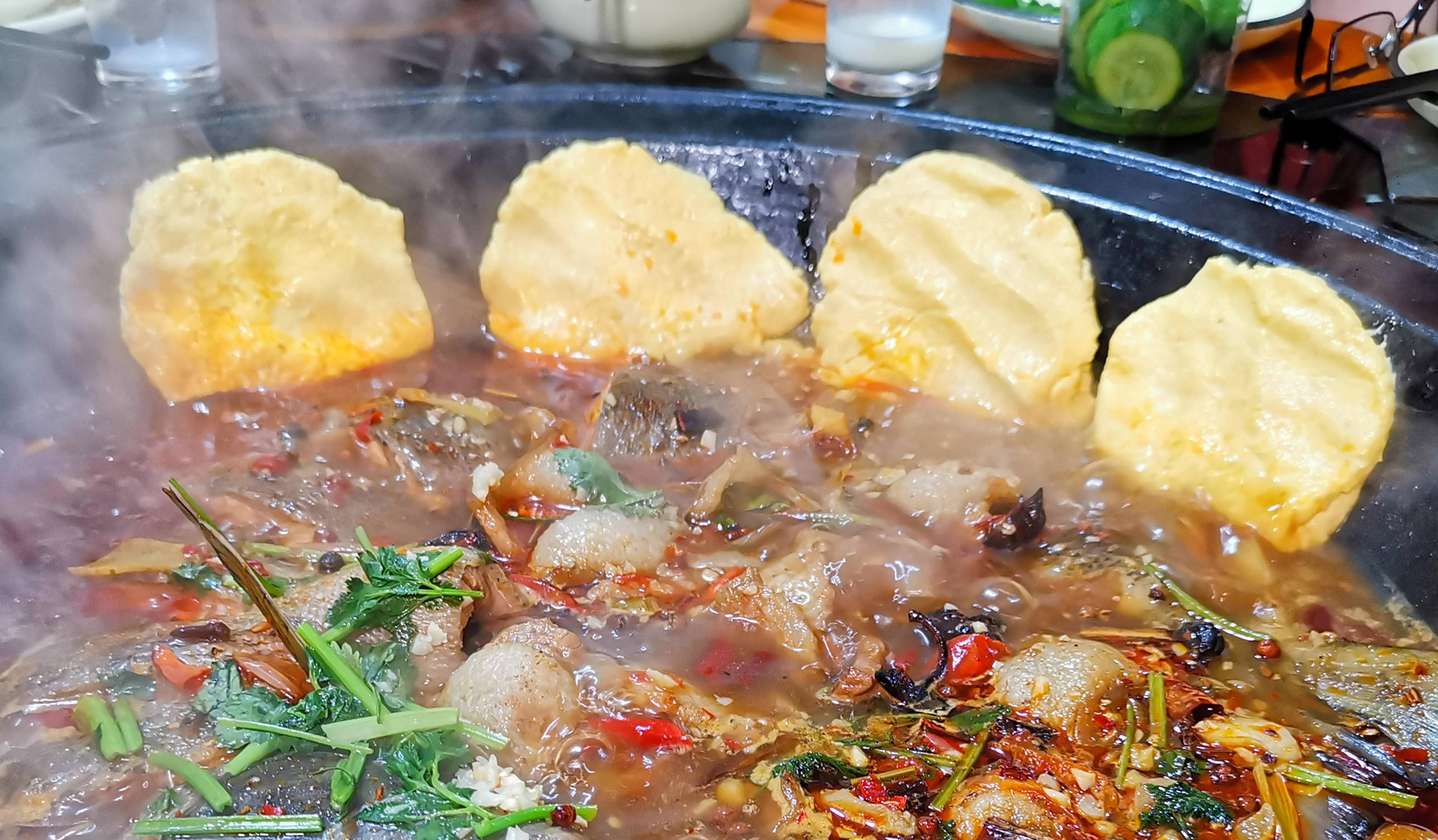 在厦门也能吃上地道东北铁锅炖鱼何记老招牌铁锅炖