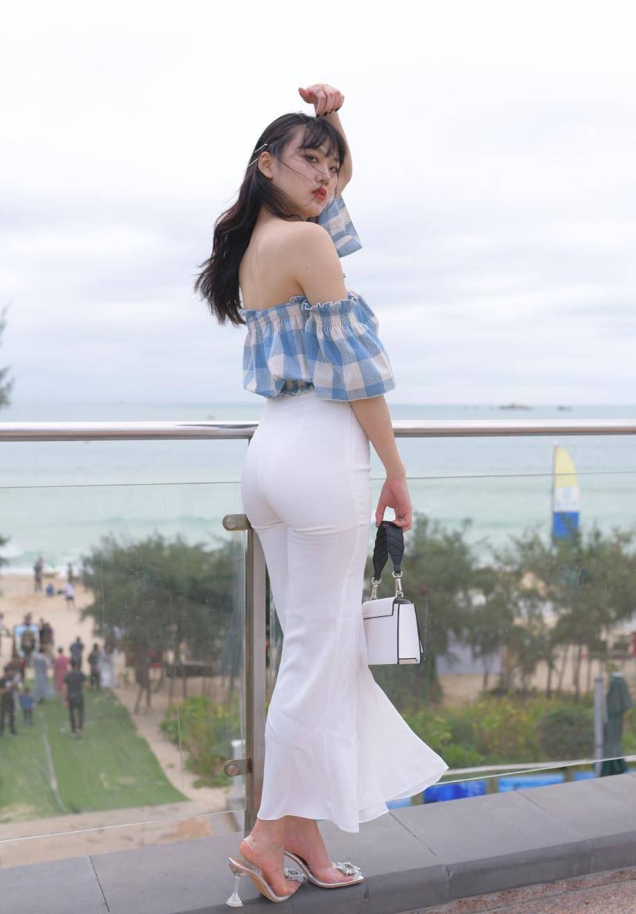 胯宽身形怎么穿才好看试试喇叭裤吧修身显瘦又显气质