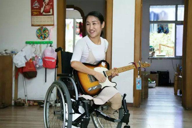 13年前汶川地震她要求先救丈夫,失去双腿被丈夫抛弃,如今如何_李应霞