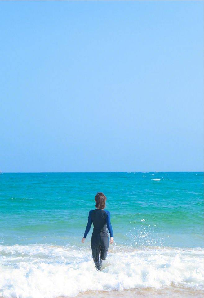 杨紫终于瘦了海边穿泳衣秀辣椒身材凹凸感强