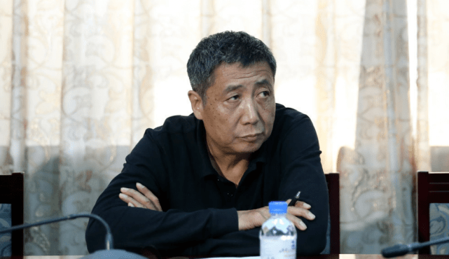 原创学乖了袁超回归首钢教练组辅助雅尼斯做好裁判沟通