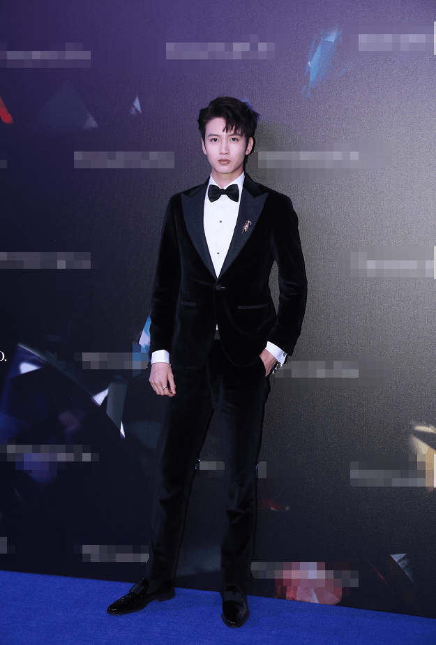 龚俊黑丝绒西装精致贵气 佘诗曼许晴童瑶优雅性感