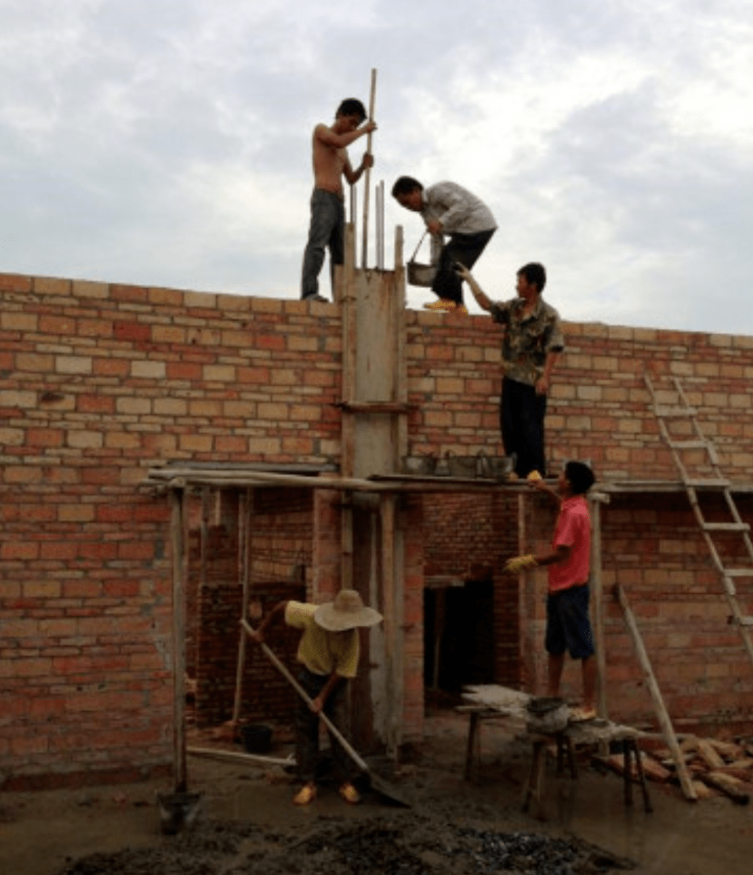 瑞华乡墅|回乡建房是找农村施工队,还是选择乡墅公司?