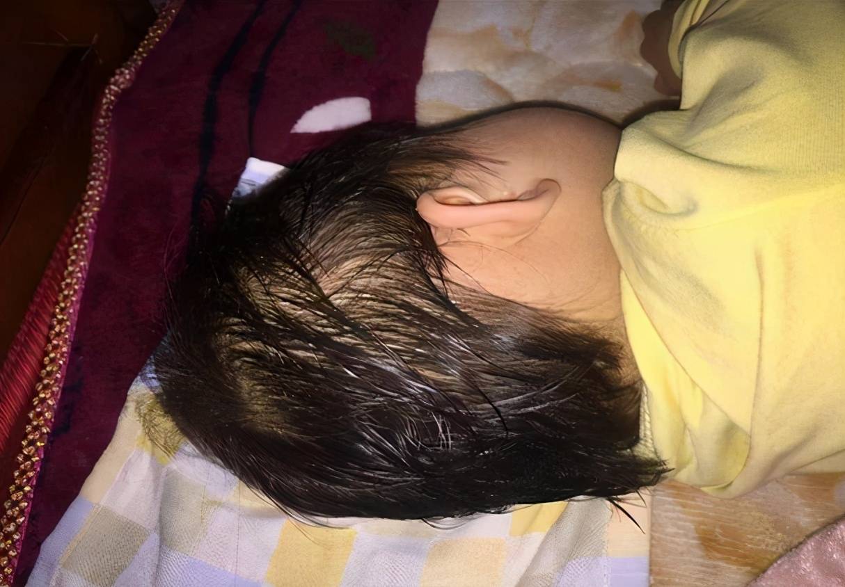 八个月婴儿睡觉满头大汗 da1e0ee74b5b46d8924383d63a78ca87.jpeg