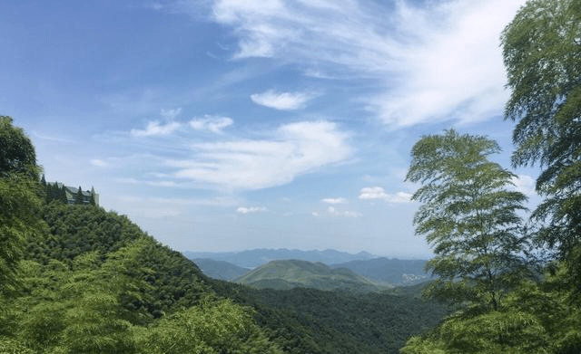 我国四大避暑胜地之一，是浙江人气高的一座山