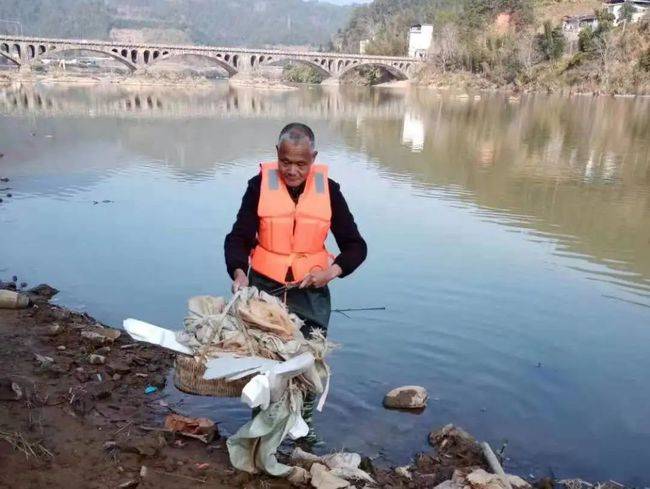 清理河道垃圾范文赞！改进生态水域处境将笑发展河流整理整顿专项行径(5)