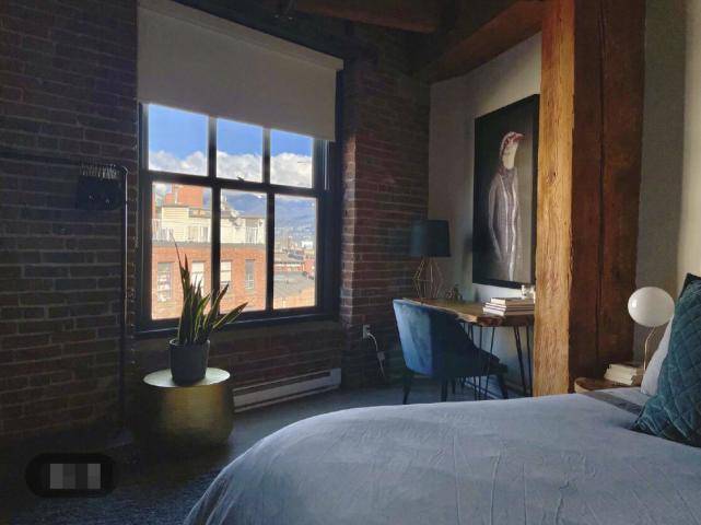 原创陈赫前妻与男友骑单车出行许婧樱花树下自拍难掩满脸幸福笑容