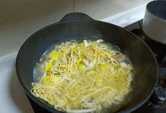 自己做面条简单 f09a76dd1456435aa3bd45d1608f01db.jpeg