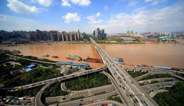 重庆将建的一座长江大桥，公轨两用，双层都可通汽车，主跨550米