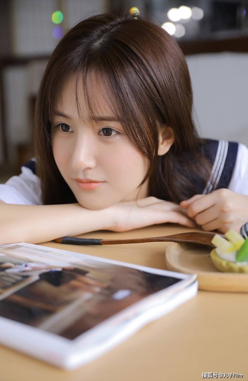 性感美女时尚写真清纯校服学生妹可爱脸蛋甜美迷人